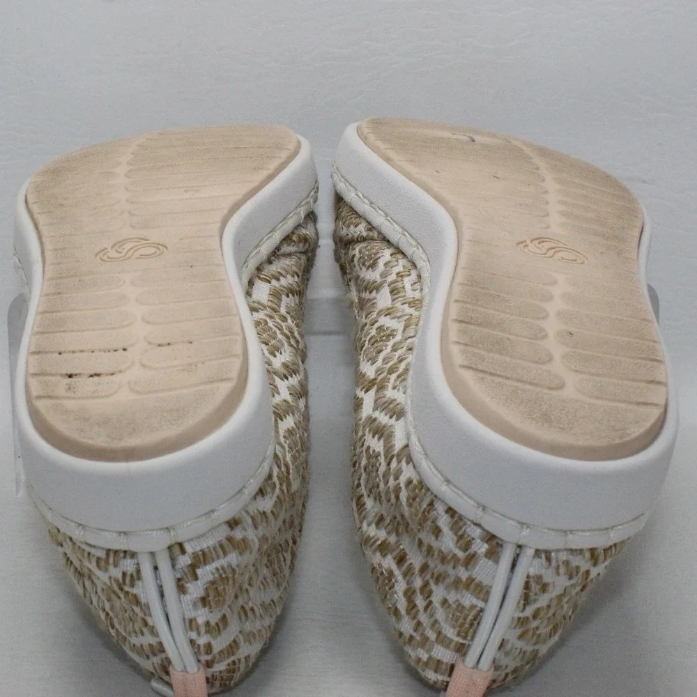 Clarks Cloudsteppers Step Glow Slip‎ On Tan White Geometric Woven Flats 6.5